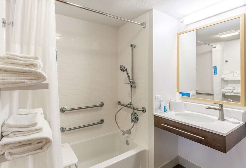 Номер Стандарт Адаптированный для Инвалидов, Hampton Inn Cedar Rapids