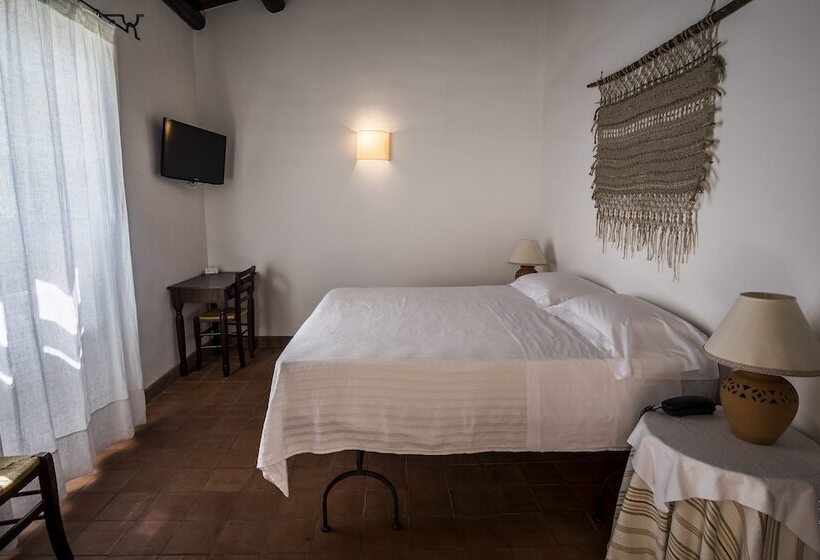 Superior Oda, Masseria Degli Ulivi   Noto