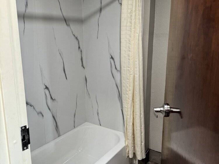 标准间, Nola Inn & Suites