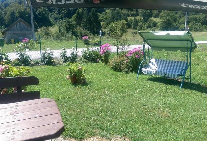 اتاق لوکس, Apartments And Rooms With Parking Space Jezerce, Plitvice   17768