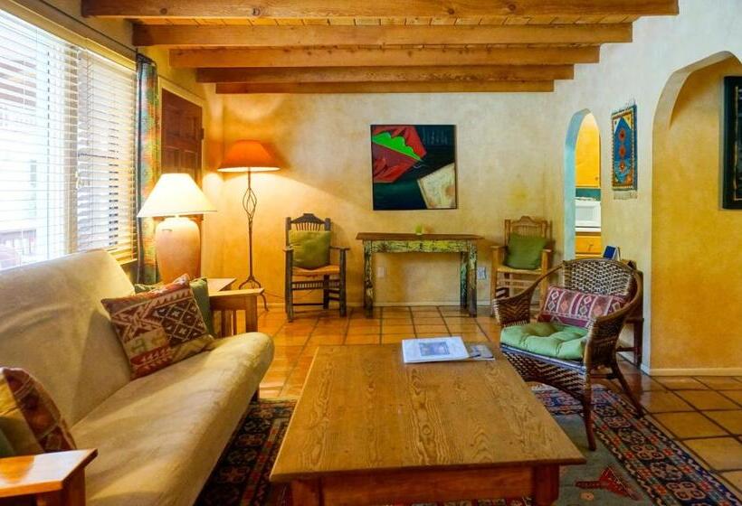 Люкс 2 Спальни, Blue Iguana Inn
