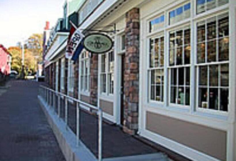 带大床的高级房间, Bristol Harbor Inn