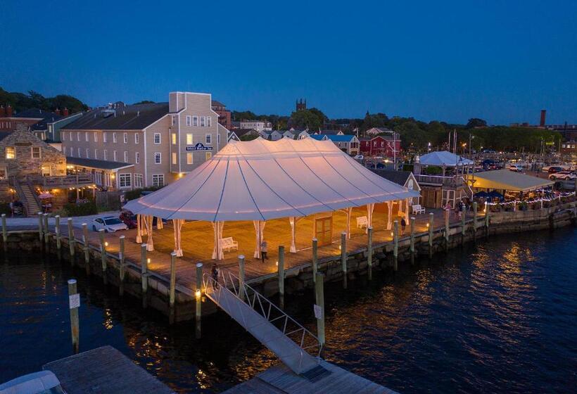 带大床的高级房间, Bristol Harbor Inn
