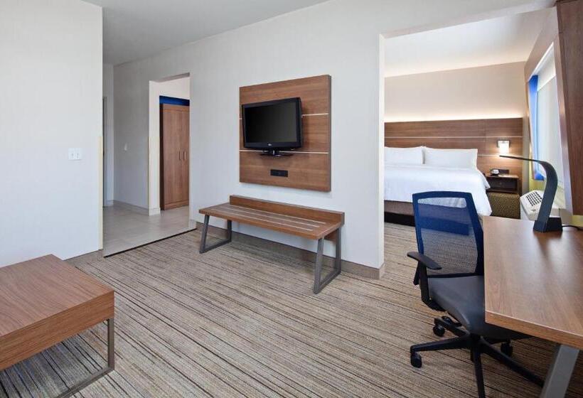 Люкс Кровать Кинг, Holiday Inn Express & Suites   Tulare, An Ihg