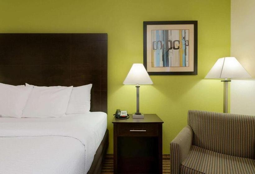Номер Superior, La Quinta Inn & Suites By Wyndham Columbus   Grove City