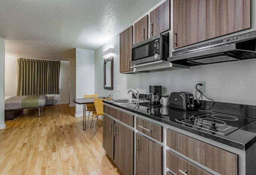 Люкс Адаптированный для Инвалидов, Studio 6dallas, Tx