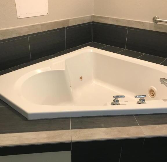 Люкс с гидромассажем, Microtel Inn & Suites Urbandale