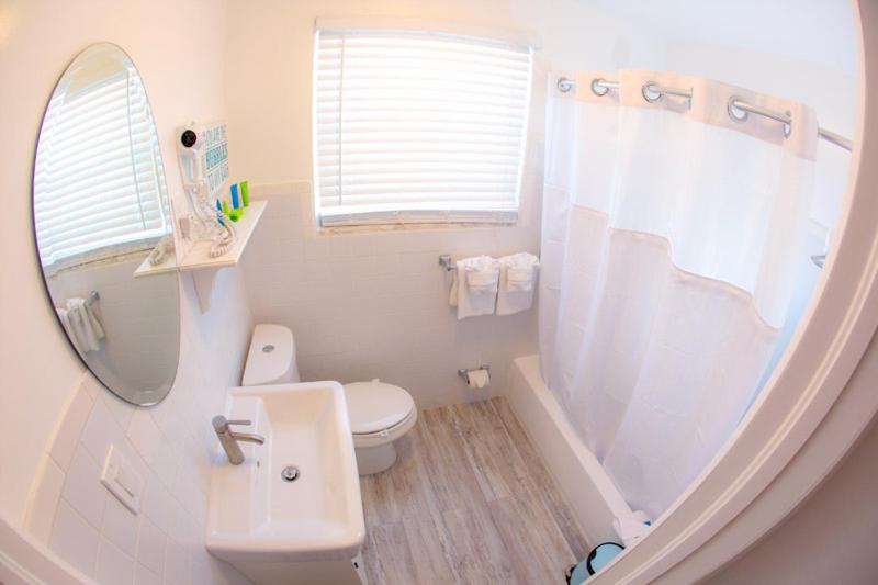 스위트 킹사이즈 침대, St. Pete Beach Suites