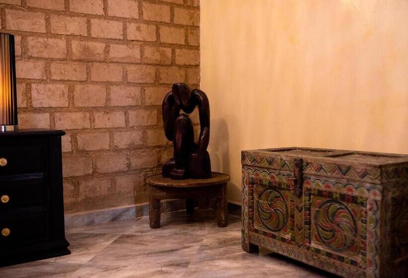 اتاق استاندارد سه نفره, Riad  Ksar Aylan