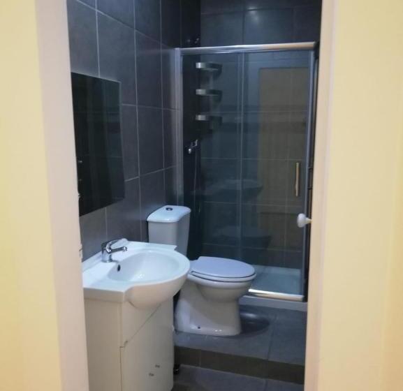 اتاق استاندارد چهارنفره با سرویس بهداشتی مشترک, Menina Da Ria Guest House