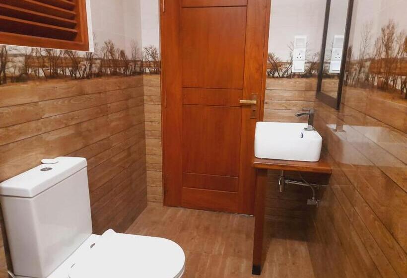 Номер Deluxe, New Sea Lion Guest House