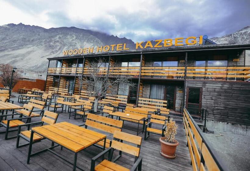 سوئیت جونیور با چشمانداز کوهستان, Wooden Hotel Kazbegi