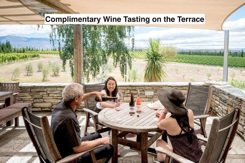 디럭스 스위트, Grey Ridge Vineyard Experience