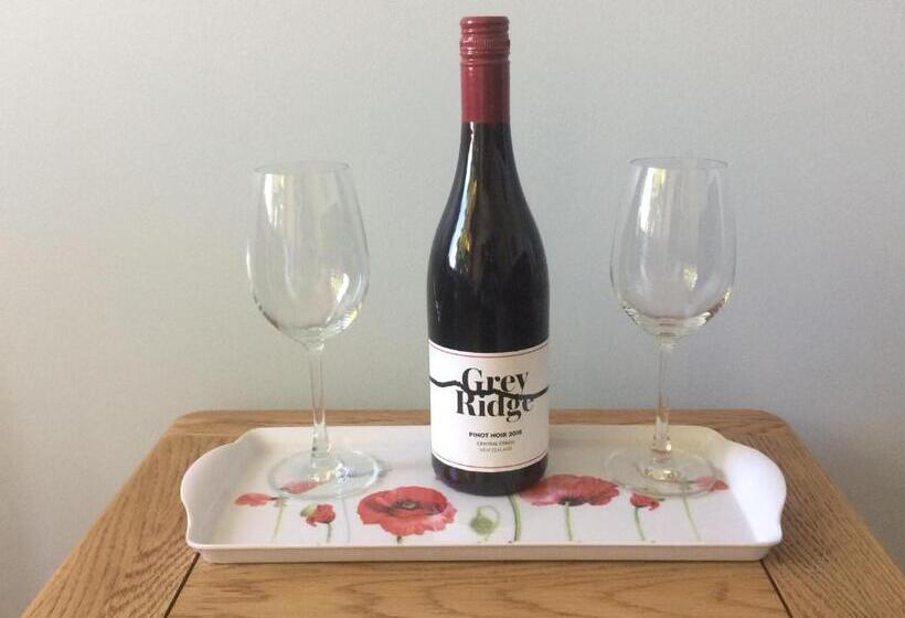 수피리어 스튜디오, Grey Ridge Vineyard Experience