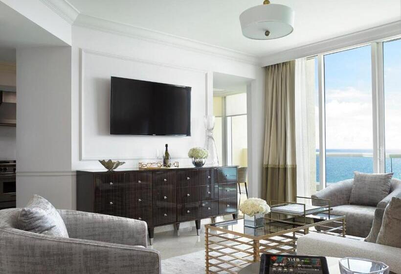Люкс, Acqualina Resort And Residences