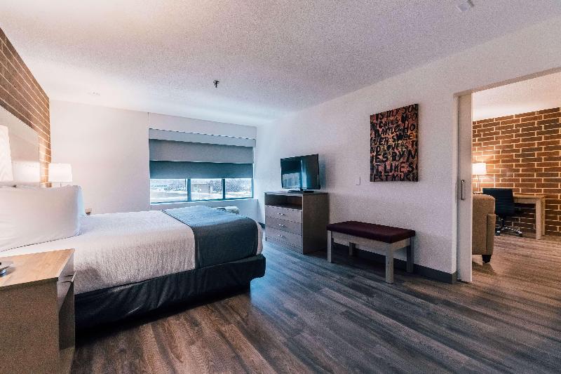带大床的套房, Best Western Plus Executive Residency Waterloo & Cedar Falls