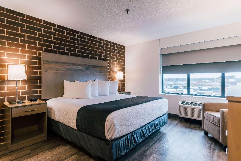 适合残疾人士使用的带超级大床的标准间, Best Western Plus Executive Residency Waterloo & Cedar Falls