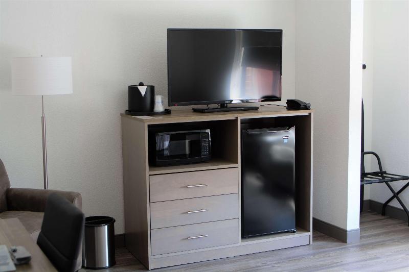 适合残疾人士使用的带超级大床的标准间, Best Western Plus Executive Residency Waterloo & Cedar Falls