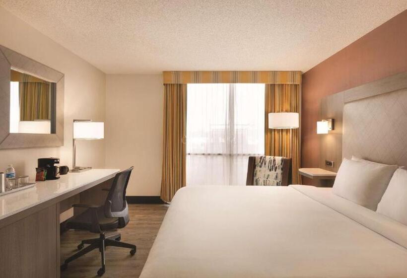 اتاق استاندارد با تخت بزرگ, Radisson Hotel Lenexa Overland Park