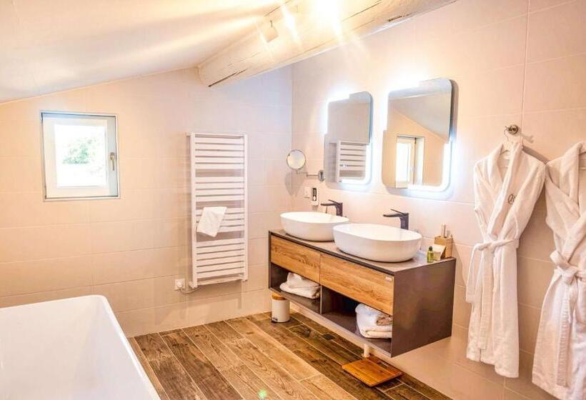 Люкс Вид на Сад, Domaine Ribiera, Hotel 5 Etoiles, Spa & Golf   Forcalquier