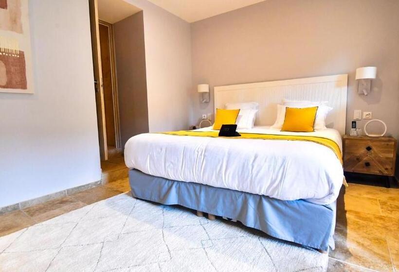 Люкс с гидромассажем, Domaine Ribiera, Hotel 5 Etoiles, Spa & Golf   Forcalquier
