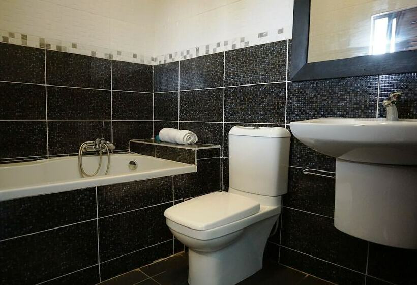 Люкс Executive Вид на Сад, Accra Royal Castle Apartments & Suites