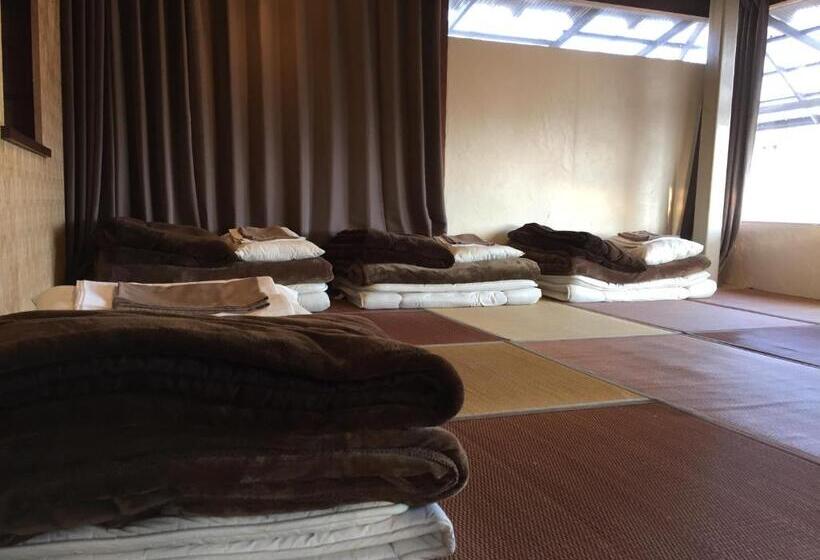 Четырехместный Номер Стандарт Вид на Сад, Okayama Hostel Igusa