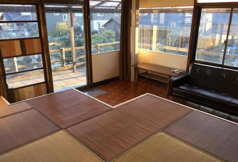Четырехместный Номер Стандарт Вид на Сад, Okayama Hostel Igusa