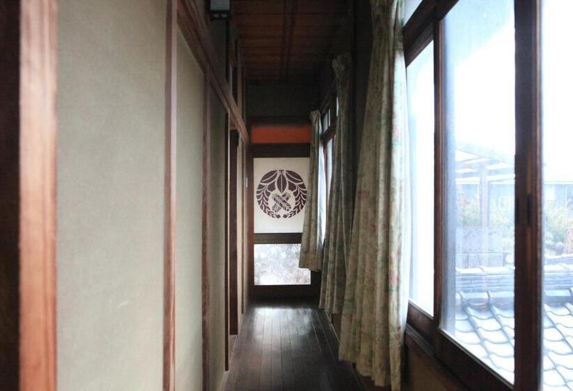 Четырехместный Номер Стандарт Вид на Сад, Okayama Hostel Igusa