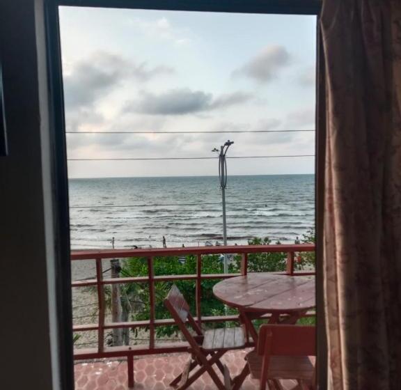 استودیوی استاندارد با چشم‌انداز دریا, Montecarlo Beach