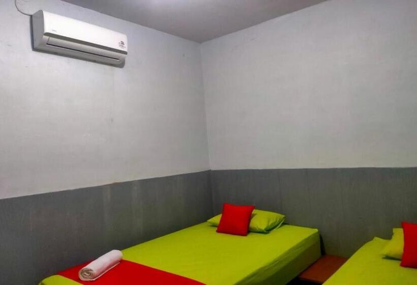 Номер Стандарт, Reddoorz Plus Near Alun Alun Sumenep