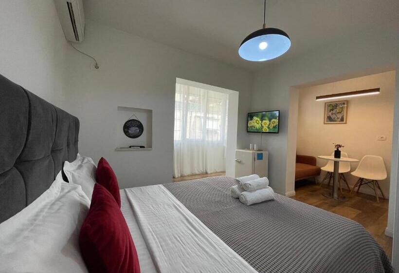 스탠다드 스튜디오, Central Studio Apartments