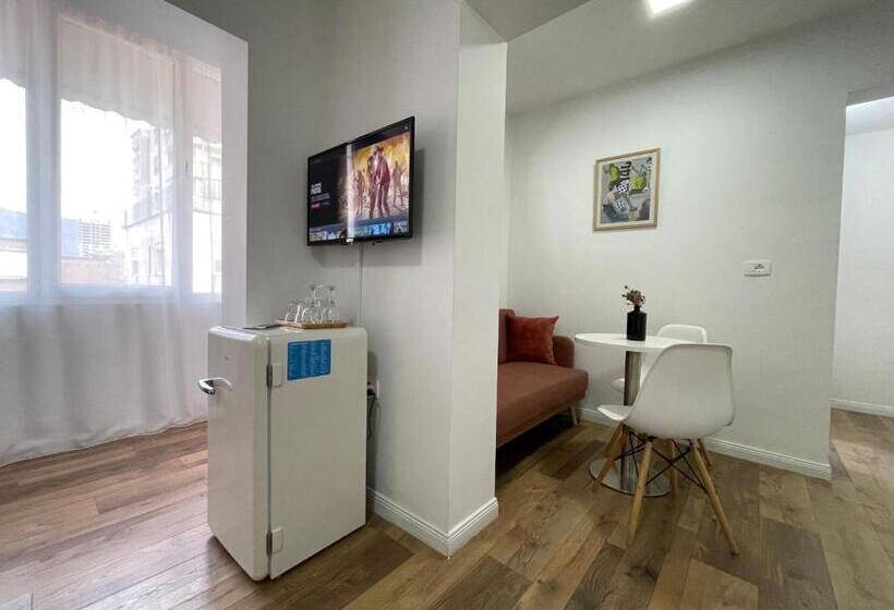 스탠다드 스튜디오, Central Studio Apartments