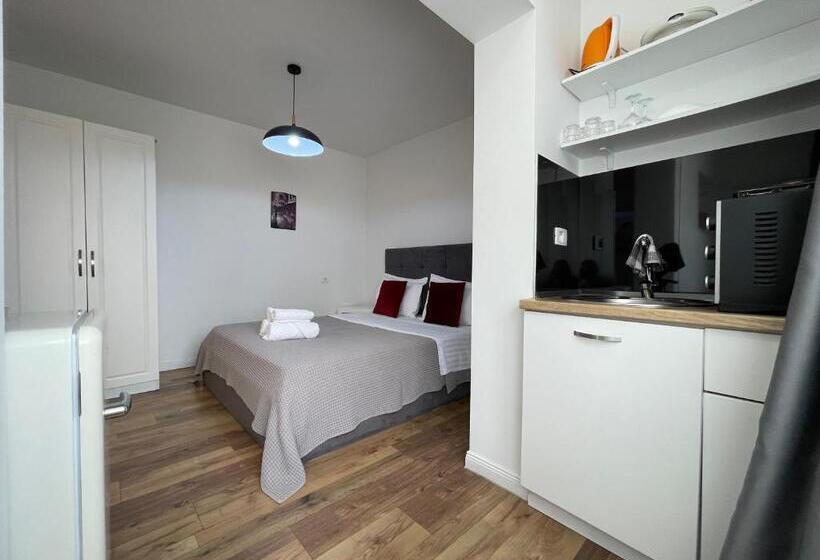 스탠다드 스튜디오, Central Studio Apartments