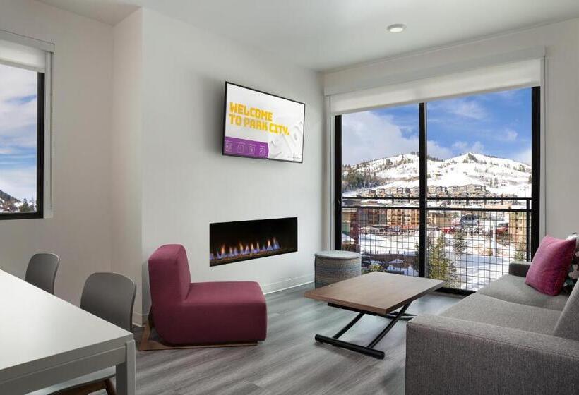 דירת שלושה חדרים, Yotelpad Park City