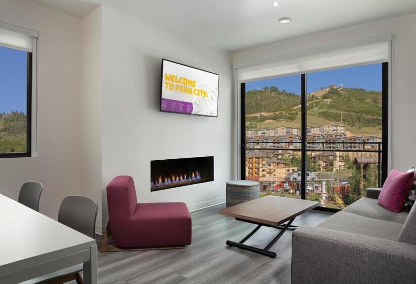דירת שלושה חדרים, Yotelpad Park City