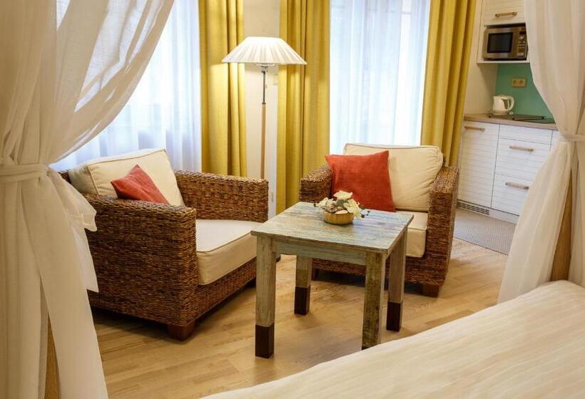 استودیوی لوکس, Vila Terra