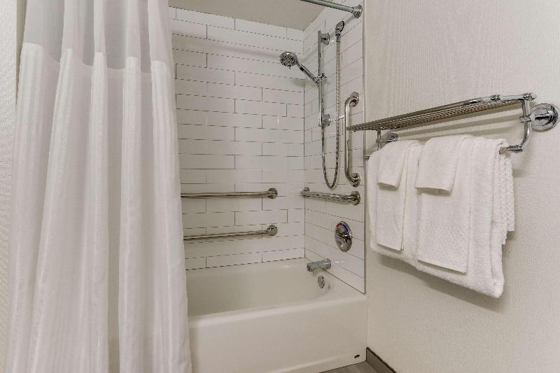스탠다드 룸 킹사이즈 침대, Doubletree By Hilton St. Louis Forest Park