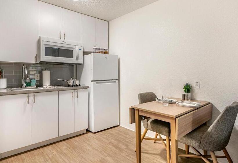 스탠다드 스튜디오, Intown Suites Extended Stay High Point Nc