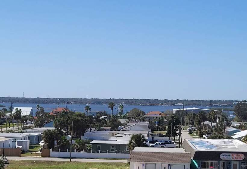 Люкс Семейный 2 Спальни, Beachside Hotel   Daytona Beach   No Pool