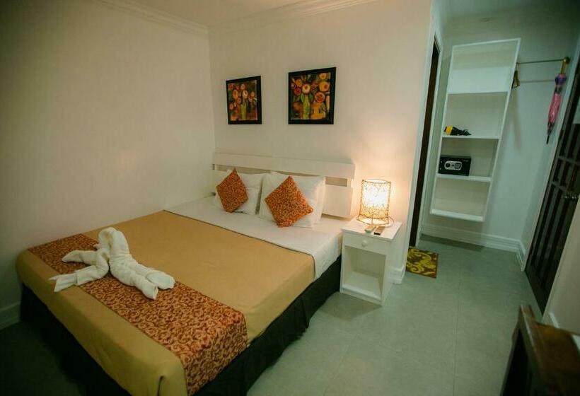 디럭스 룸 킹사이즈 침대, Kavs Beach Resort