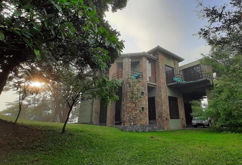 Номер Стандарт Вид на Озеро, Castle Palace Kandy