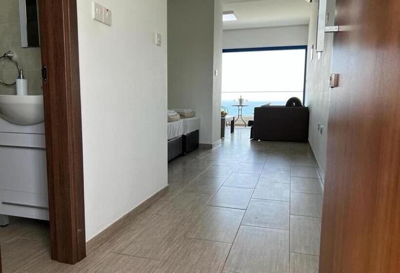 스탠다드 스튜디오 바다 전망, Governors Beach Panayiotis