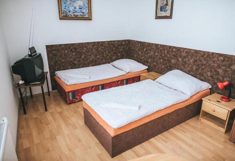 침실 2개 스위트, Klub U Námořníka