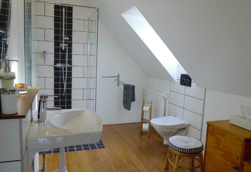 اتاق لوکس با بالکن, Lilla Trulla Gårdshotell   Feels Like Home