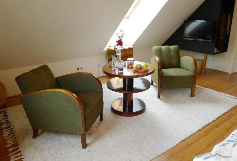 اتاق لوکس با بالکن, Lilla Trulla Gårdshotell   Feels Like Home