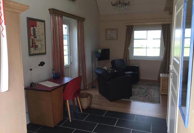 اتاق لوکس با چشم‌انداز باغ, Lilla Trulla Gårdshotell   Feels Like Home