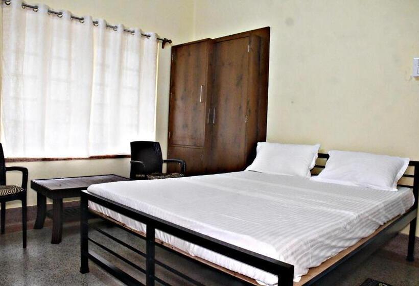 Люкс Deluxe Кровать Кинг, Jhargram Eshani Hotels And Guest House