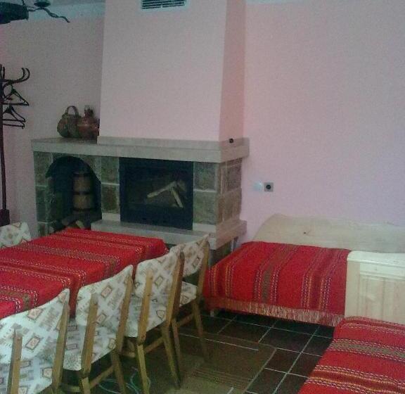 Номер Стандарт Трехместный, Guest House Ahp