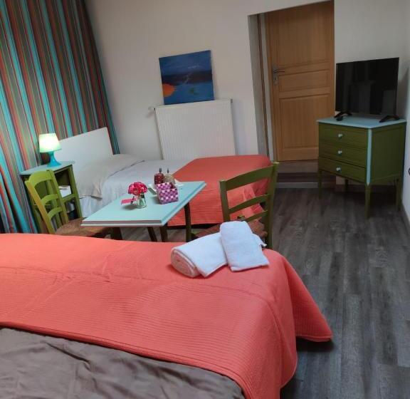 Номер Стандарт Четырехместный Совместный Санузел, Maison Le Village 4 épis